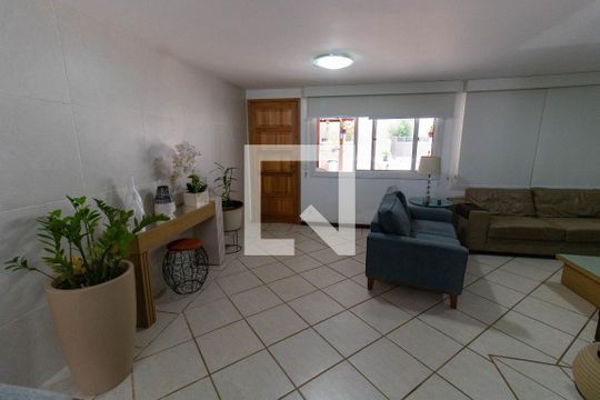 Sala de casa de condomínio à venda com 4 quartos, 226m² em Vila Progresso, Niterói