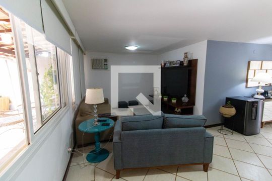 Sala de casa de condomínio à venda com 4 quartos, 226m² em Vila Progresso, Niterói