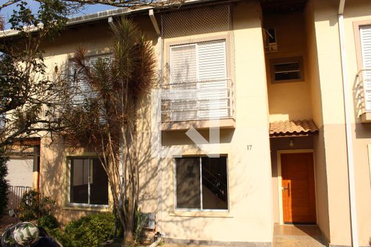 Fachada de casa de condomínio para alugar com 3 quartos, 130m² em Jardim Ipês, Cotia