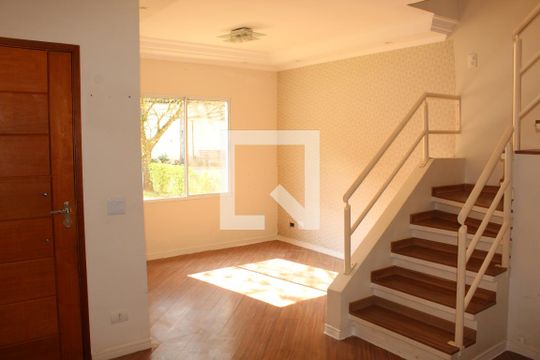 Casa de Condomínio para alugar com 3 quartos, 130m² em Jardim Ipês, Cotia