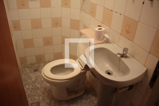Banheiro de apartamento à venda com 2 quartos, 48m² em Novo Riacho, Contagem