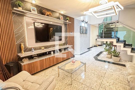 Casa à venda com 3 quartos, 161m² em Vila Scarpelli, Santo André