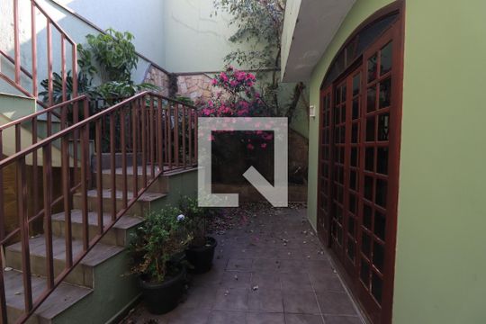 Quintal de casa à venda com 3 quartos, 300m² em Vila Fernandes, São Paulo