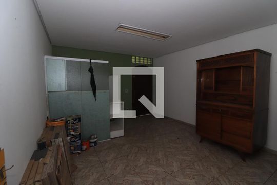 Garagem de casa à venda com 3 quartos, 300m² em Vila Fernandes, São Paulo