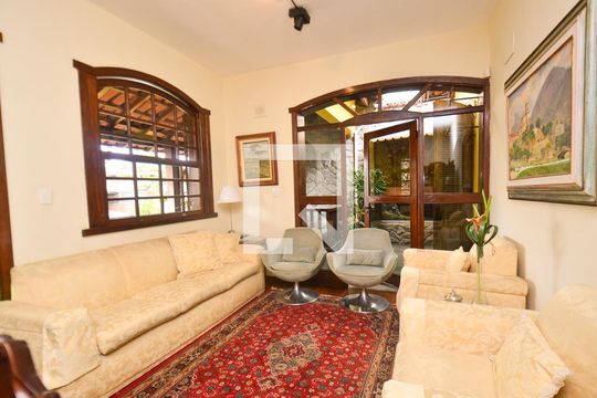 Sala de casa à venda com 4 quartos, 264m² em Cidade Nova, Belo Horizonte