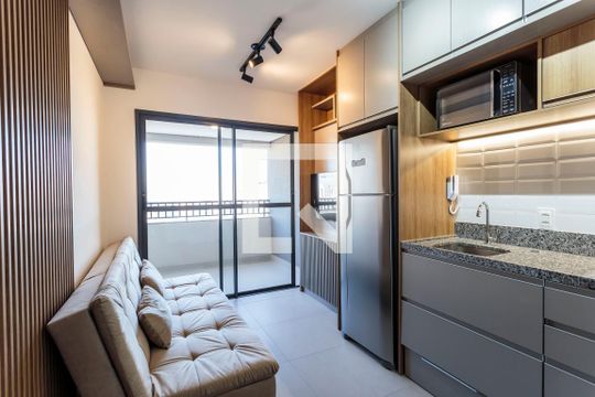 Sala de kitnet/studio para alugar com 1 quarto, 33m² em Indianópolis, São Paulo