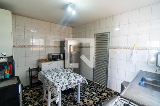 Cozinha de casa para alugar com 2 quartos, 170m² em Jardim Oriental, São Paulo