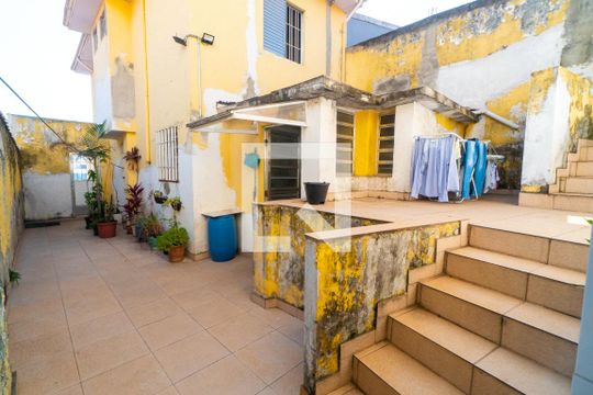 Quintal de casa para alugar com 2 quartos, 170m² em Jardim Oriental, São Paulo