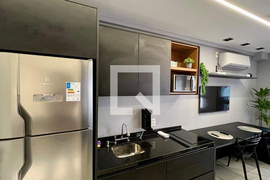 Cozinha de kitnet/studio para alugar com 1 quarto, 26m² em Sumarezinho, São Paulo