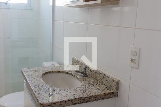 Banheiro de apartamento para alugar com 1 quarto, 33m² em Vila Osasco, Osasco