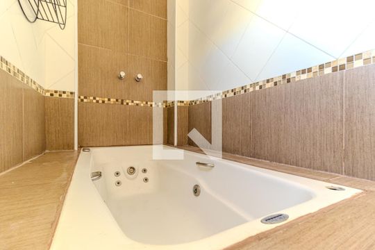 Banheiro de apartamento para alugar com 1 quarto, 50m² em Santa Cecilia, São Paulo