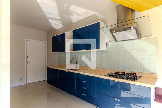 Cozinha de apartamento para alugar com 1 quarto, 50m² em Santa Cecilia, São Paulo