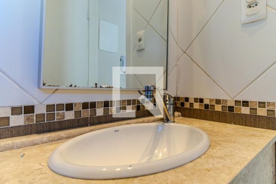 Banheiro de apartamento para alugar com 1 quarto, 50m² em Santa Cecilia, São Paulo