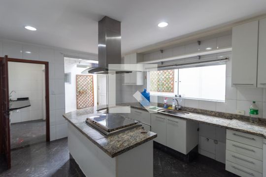 Cozinha de casa à venda com 3 quartos, 200m² em Parque Colonial, São Paulo