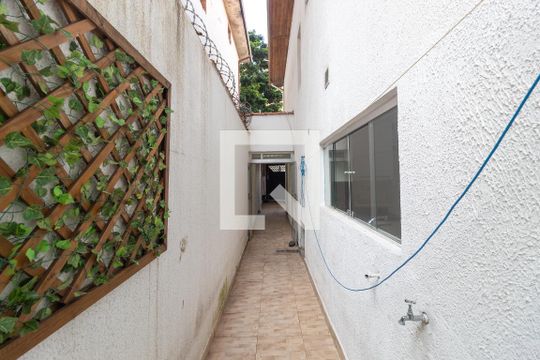 Corredor de casa à venda com 3 quartos, 200m² em Parque Colonial, São Paulo