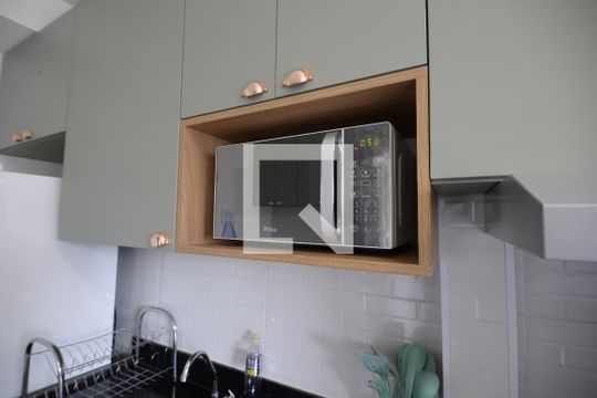 Cozinha de apartamento para alugar com 1 quarto, 25m² em Liberdade, São Paulo