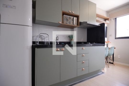 Cozinha de apartamento para alugar com 1 quarto, 25m² em Liberdade, São Paulo