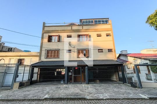 Fachada de casa à venda com 5 quartos, 228m² em Medianeira, Porto Alegre