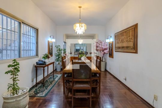 Casa para alugar com 3 quartos, 250m² em Jardim Londrina, São Paulo