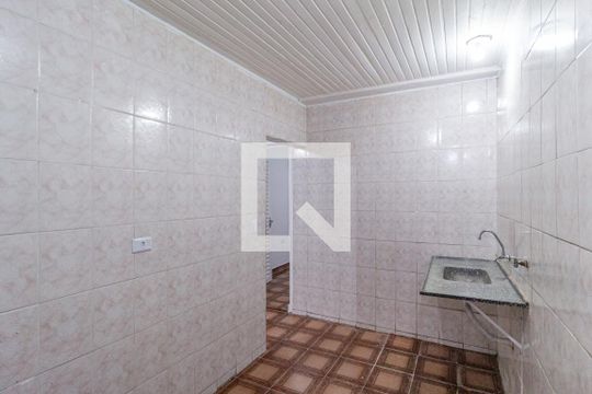 Cozinha e área de serviço de casa para alugar com 1 quarto, 45m² em Km 18, Osasco