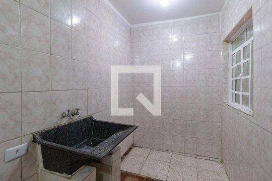 Cozinha e área de serviço de casa para alugar com 1 quarto, 45m² em Km 18, Osasco
