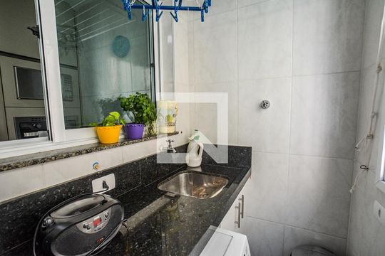Detalhe da area de serviço de apartamento para alugar com 3 quartos, 75m² em Vila Valparaíso, Santo André