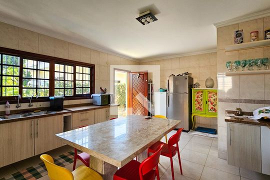 Cozinha de casa à venda com 4 quartos, 400m² em Vila Campo Grande, São Paulo