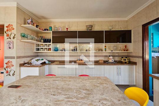 Cozinha de casa à venda com 4 quartos, 400m² em Vila Campo Grande, São Paulo