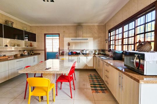 Cozinha de casa à venda com 4 quartos, 400m² em Vila Campo Grande, São Paulo