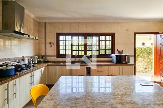 Cozinha de casa à venda com 4 quartos, 400m² em Vila Campo Grande, São Paulo