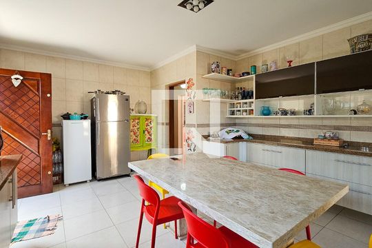 Cozinha de casa à venda com 4 quartos, 400m² em Vila Campo Grande, São Paulo