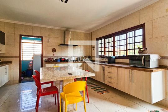 Cozinha de casa à venda com 4 quartos, 400m² em Vila Campo Grande, São Paulo