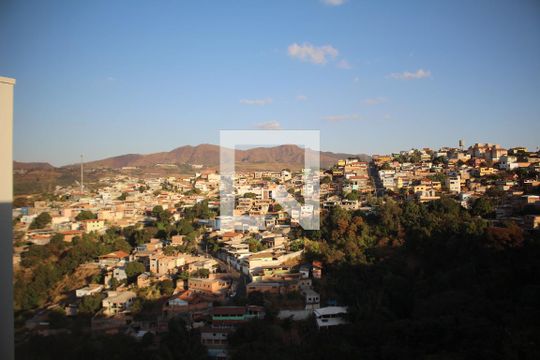 Vista  de apartamento para alugar com 2 quartos, 47m² em Milionários, Belo Horizonte