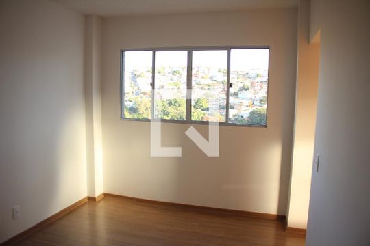 Sala de apartamento para alugar com 2 quartos, 47m² em Milionários, Belo Horizonte