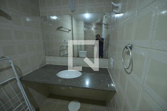 Banheiro de kitnet/studio à venda com 1 quarto, 23m² em Setor Central, Goiânia