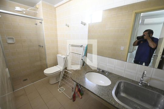 Banheiro de kitnet/studio à venda com 1 quarto, 23m² em Setor Central, Goiânia