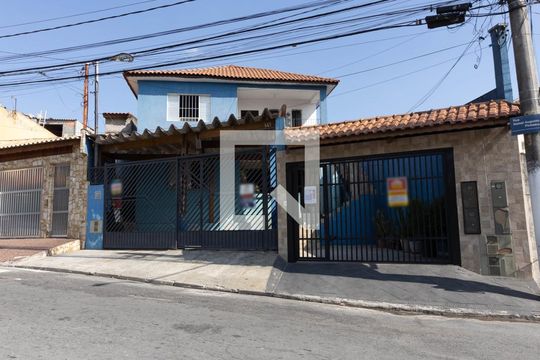 Fachada de casa para alugar com 8 quartos, 420m² em Jardim Matarazzo, São Paulo
