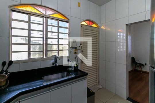 Cozinha de casa à venda com 3 quartos, 360m² em Vila Magnesita, Belo Horizonte