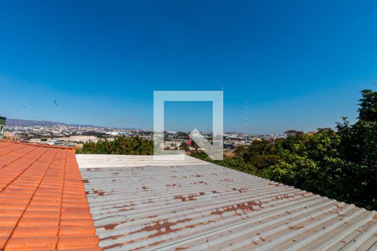 Vista de casa à venda com 3 quartos, 360m² em Vila Magnesita, Belo Horizonte