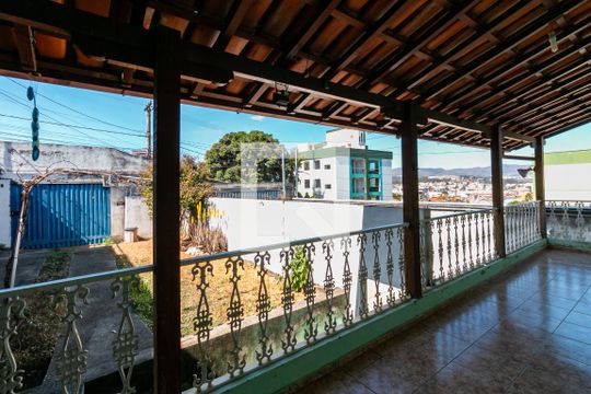 Varanda de casa à venda com 3 quartos, 360m² em Vila Magnesita, Belo Horizonte