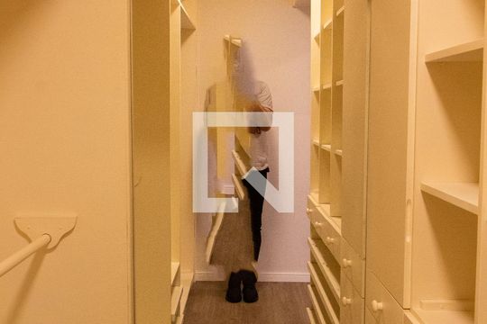 CLOSET de casa de condomínio para alugar com 3 quartos, 293m² em Loteamento Caminhos de San Conrado (sousas), Campinas