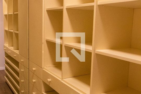 CLOSET de casa de condomínio para alugar com 3 quartos, 293m² em Loteamento Caminhos de San Conrado (sousas), Campinas