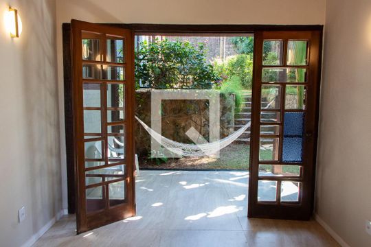 SALA DE TV de casa de condomínio para alugar com 3 quartos, 293m² em Loteamento Caminhos de San Conrado (sousas), Campinas