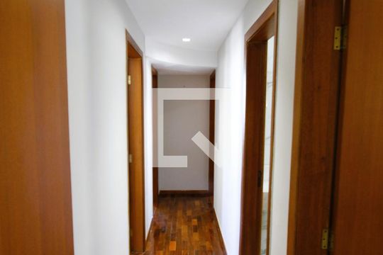 Corredor de apartamento à venda com 4 quartos, 140m² em Grajaú, Belo Horizonte