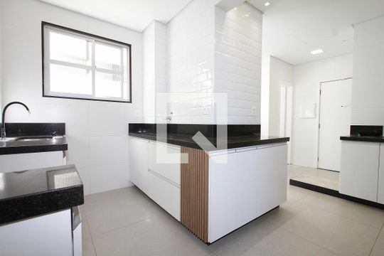 Cozinha de apartamento à venda com 4 quartos, 140m² em Grajaú, Belo Horizonte