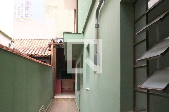 Corredor lateral de acesso à área gourmet de casa à venda com 4 quartos, 164m² em Jardim Belgica, São Paulo