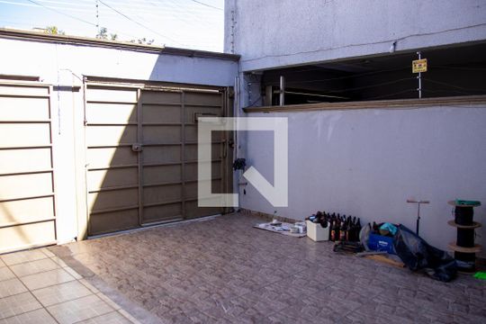 Garagem de casa à venda com 3 quartos, 90m² em Setor Norte Ferroviário, Goiânia