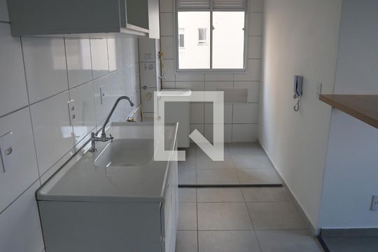 Cozinha de apartamento para alugar com 2 quartos, 41m² em Vila Plana, São Paulo
