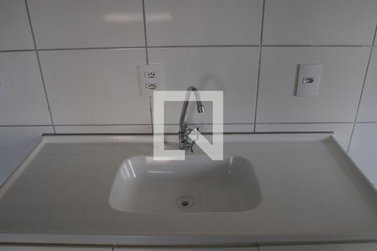 Cozinha de apartamento para alugar com 2 quartos, 41m² em Vila Plana, São Paulo