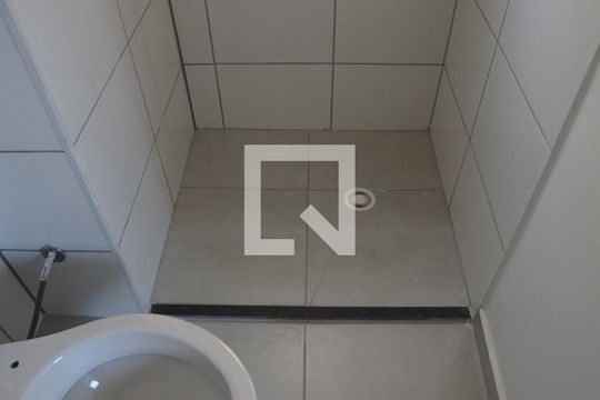Banheiro de apartamento para alugar com 2 quartos, 41m² em Vila Plana, São Paulo